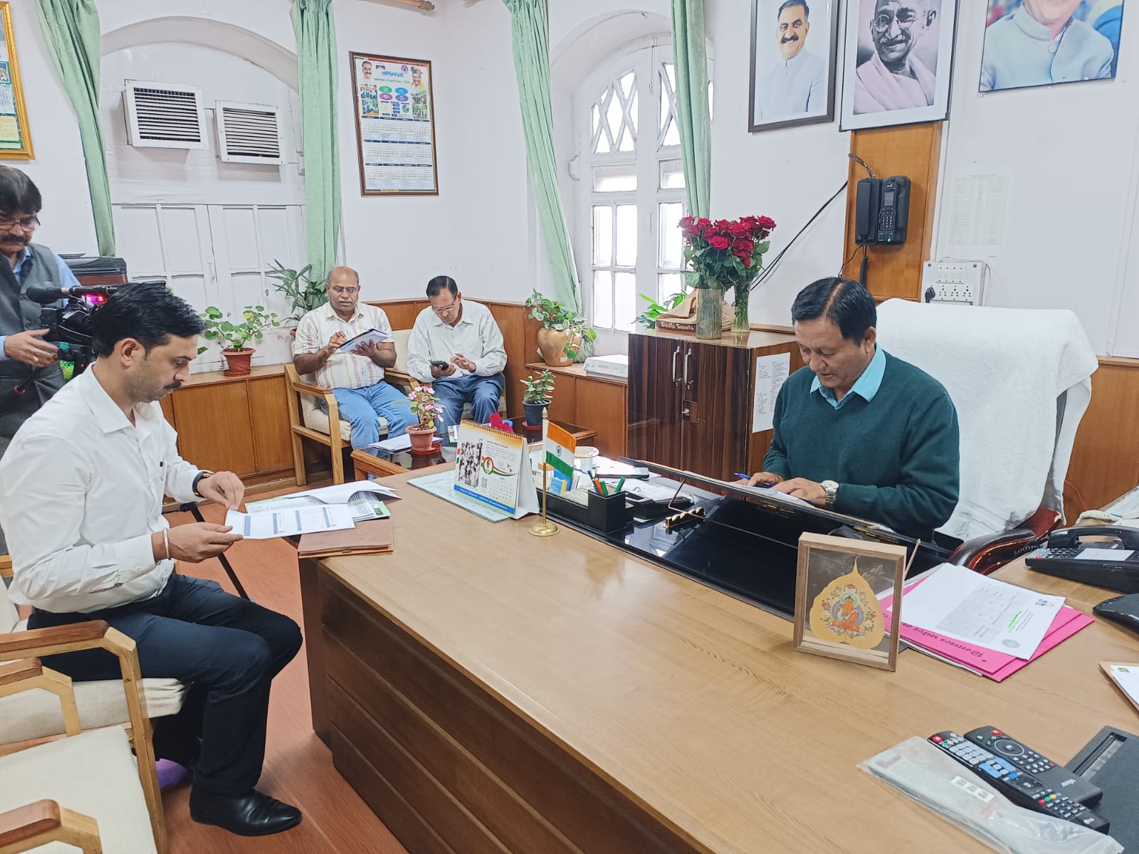 Horticulture Minister reviews progress of HPSHIVA project